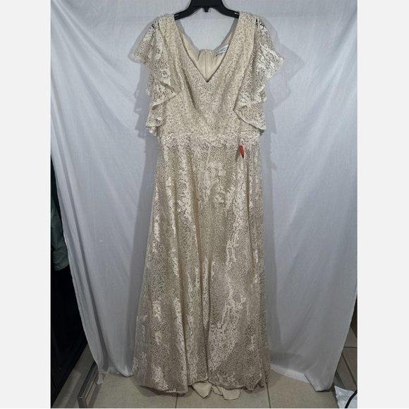 NWT $798 Mac Duggal [ 18 ] Embroidered Flutter Sleeve V-Neck Gown‎ Ivory #S738 - Picture 8 of 16